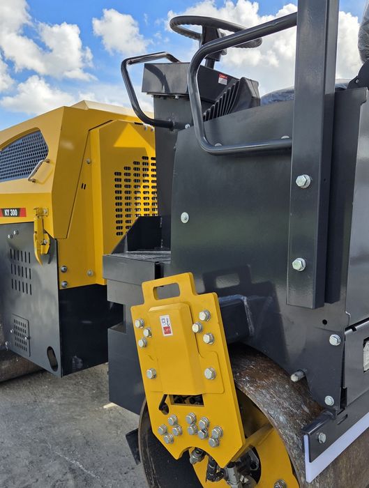 Cilindru compactor Lubeck KY300~ 3 tone~Nou~
