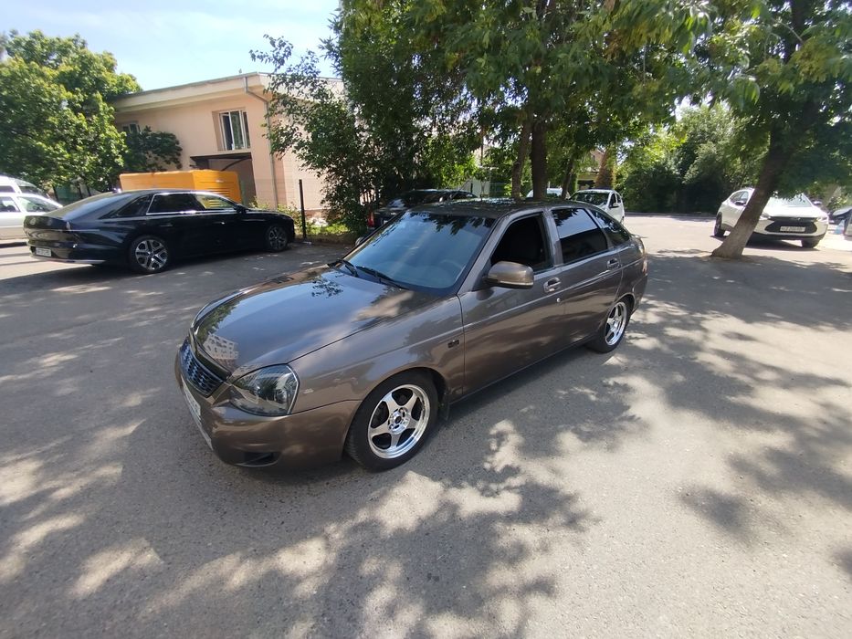 Продаю Приору 2 люкс плюс