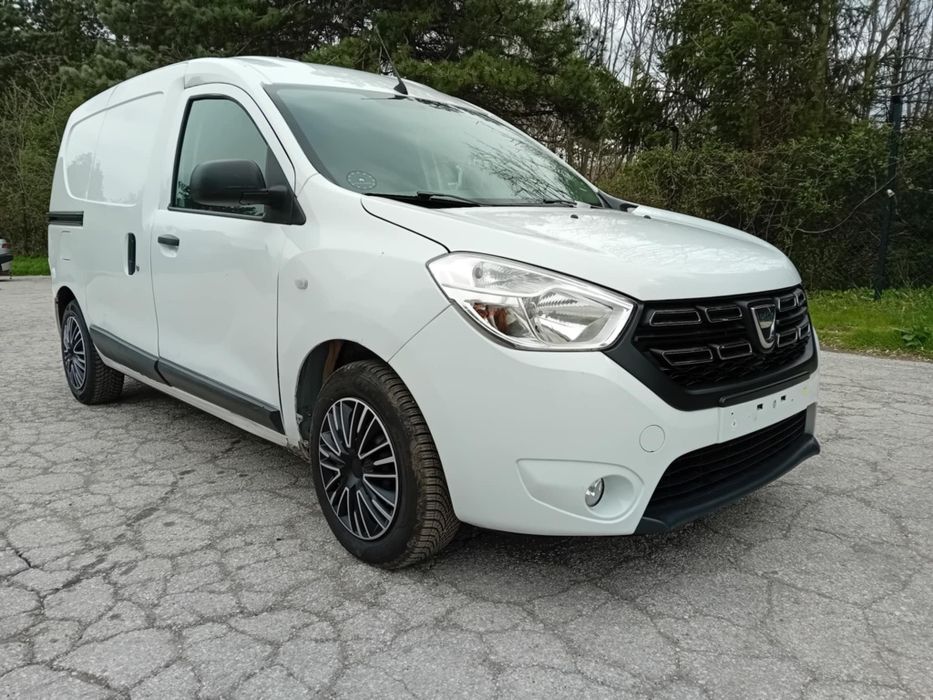 Продавам Дачия Докер 1.5dci 2021г.