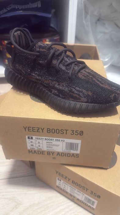 Adidasi Yeezy Boost 350 si YzY 350 V2