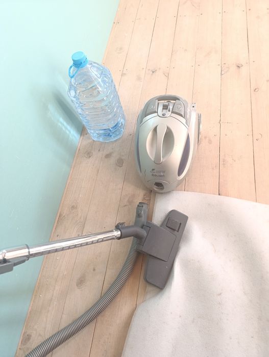 Пылесос Rolsen 2000v