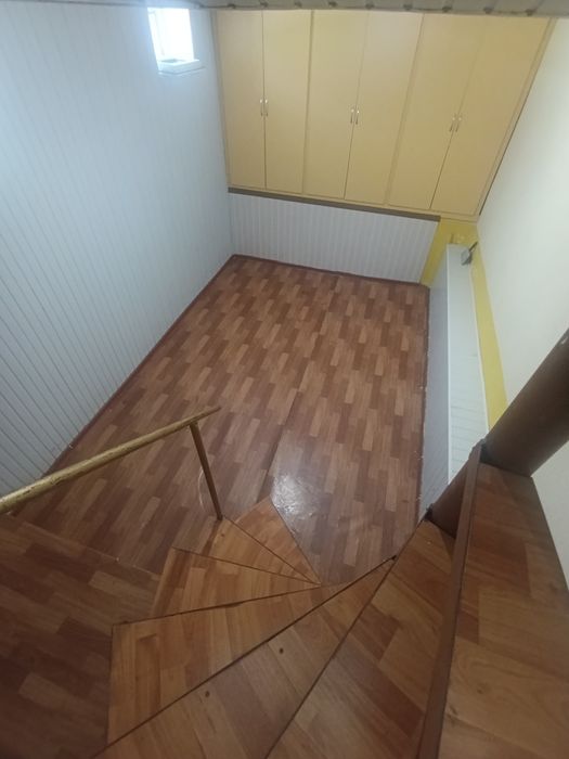 Algoritm 2-xona sotiladi, 1 etaj. 77-seriya. 74.000