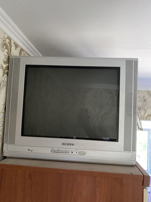Продам телевизор с пультом