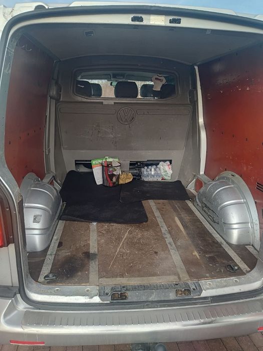 ПРОДАВАМ VW  T5..Товаропътнически