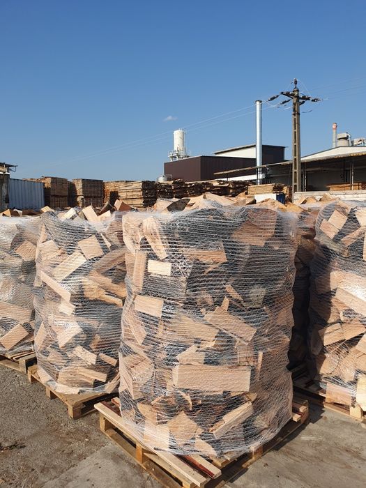 Lemn de foc paletizat livrat la domiciliu