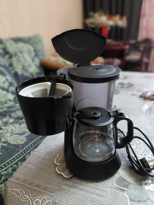 Продаю электро кофеварку Maxwell.