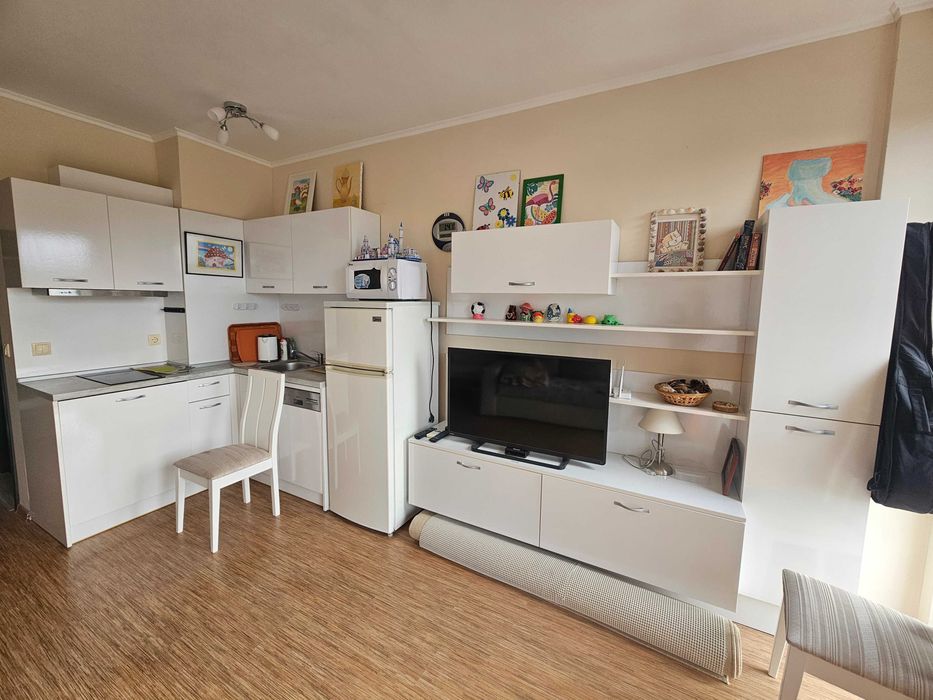 Комфортно студио в комплекс първа линия!