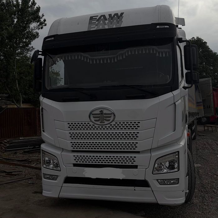 Седельный тягач FAW JH6-430 6x4 CNG (рессорный)