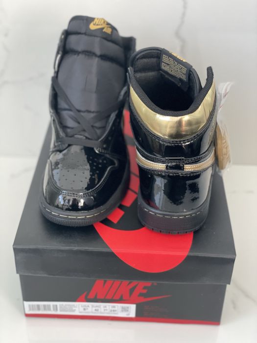 Air Jordan 1 Retro High Black Metallic Gold Dark