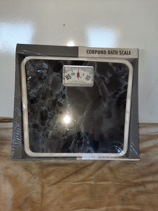 Чисто ново кантарче за мерене на телесното тегло