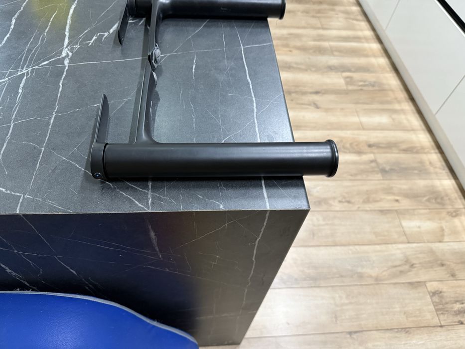 Продам 2 раковины, 3 смесителя