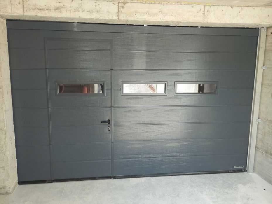 Немски гаражни секционни врати Хьорман цвят RAL7016 2500х2250