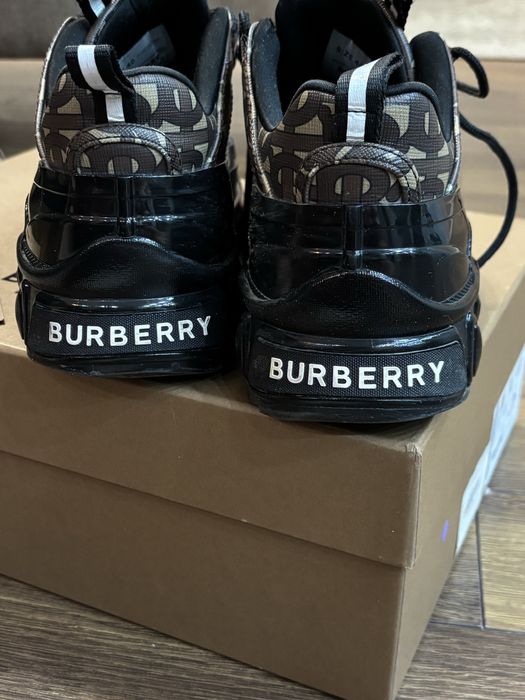 Продаю кроссовки