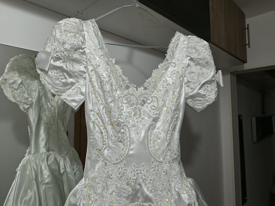 Vând rochie de mireasă