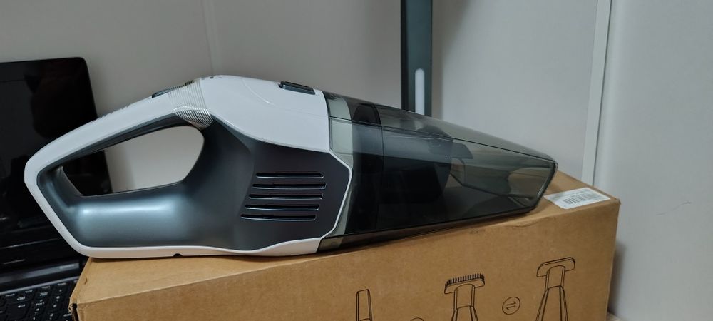 Aspirator portabil cu acumulator