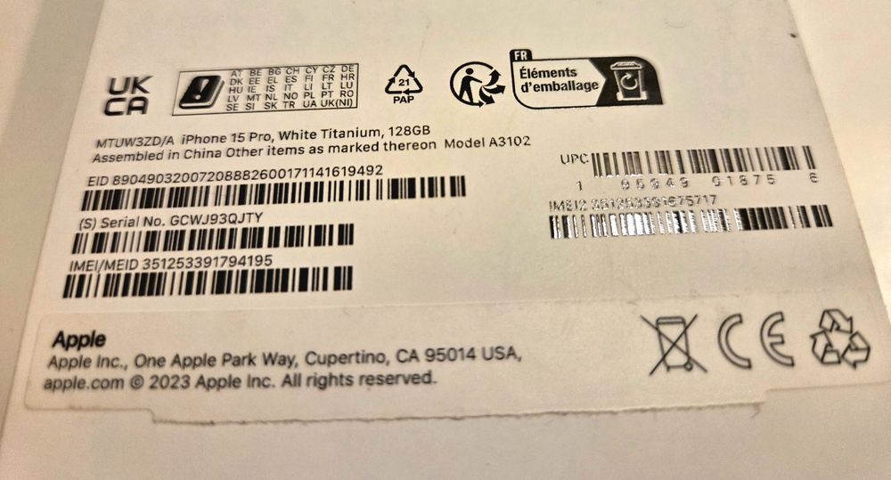 iPhone 15 Pro -White Titanium /128 GB / Cutie originala