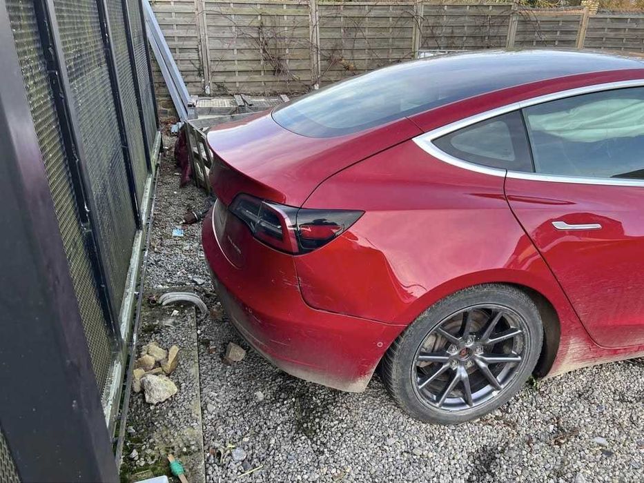 Tesla model 3 accident
