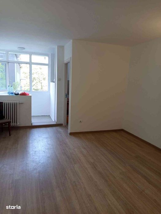Garsonieră cu balcon, etaj 2