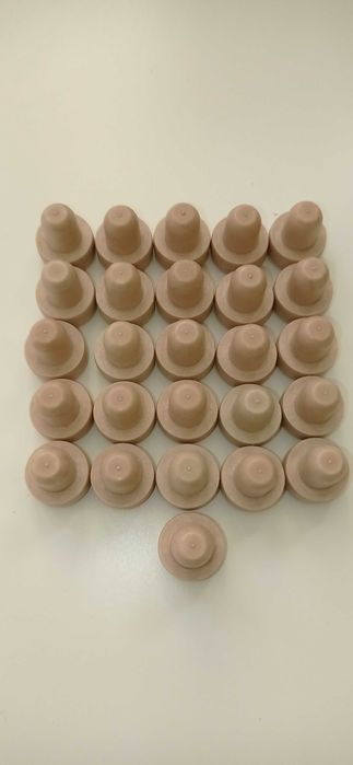 Тапи за малки стъклени бутилки и шишета