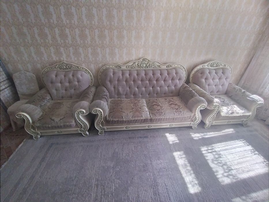 Продам королевский диван