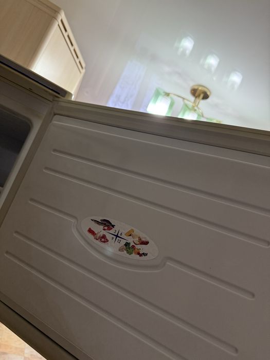 Продам двухкамерный холодильник