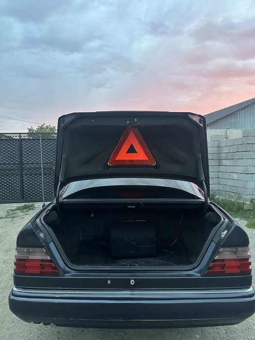 Продам Мерседес 124 Е280