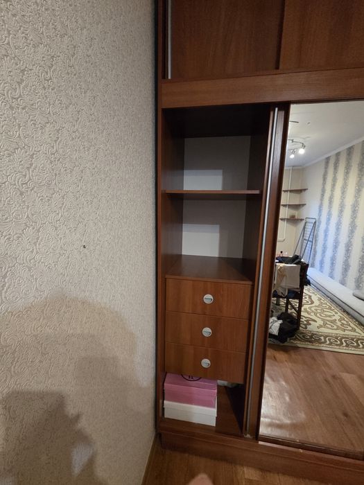 Шкаф для одежды продам срочно