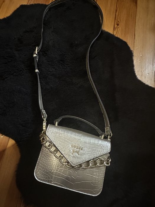 Нова чанта на Guess