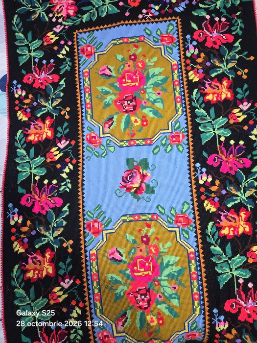 Carpetă cusută manual