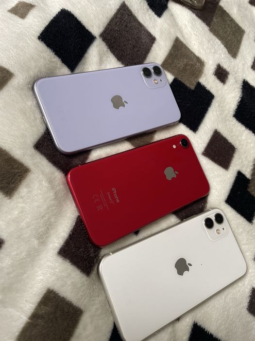 2 Iphone 11 și un Iphone xr