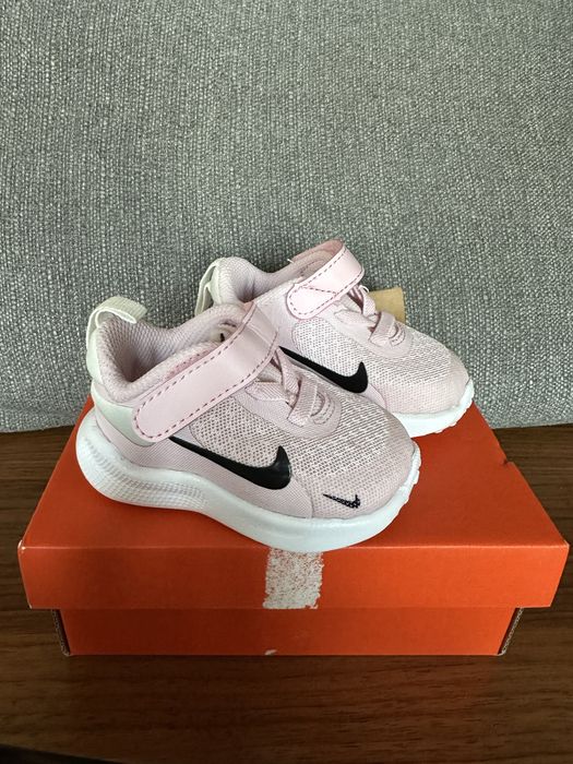 Маратонке Nike Revolution