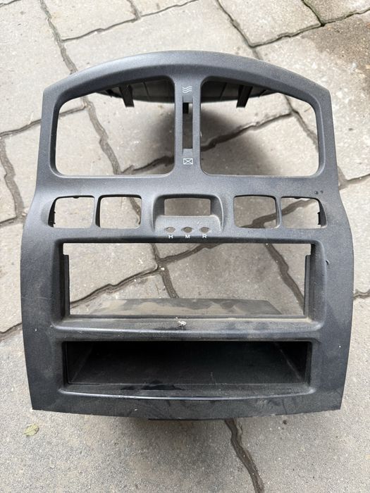 Продам панель центральной консоли Санта фе1. Классик.