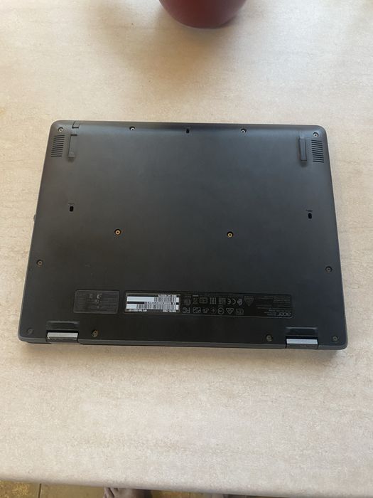 Vind chrome book  in stare foarte buna