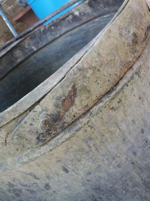 Меден котел,няма желязо по него.