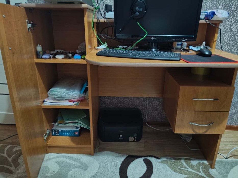 Продаем Стол Ученический