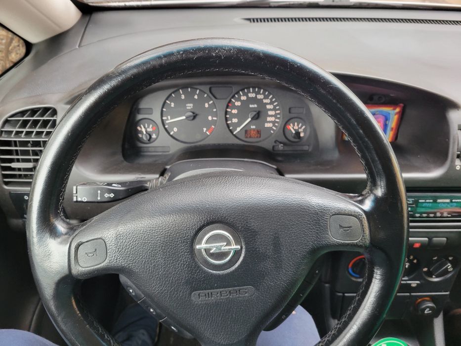 Продавам Opel Zafira