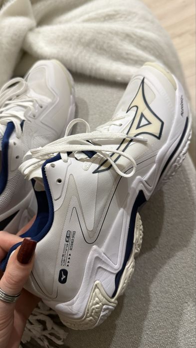 Кроссовки волейбольные Mizuno