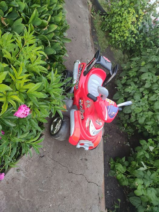 Машинка на аккумуляторе