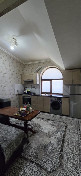 Mansard 5 etaj 1 xonali 40 kvadrat zaxadi jivi