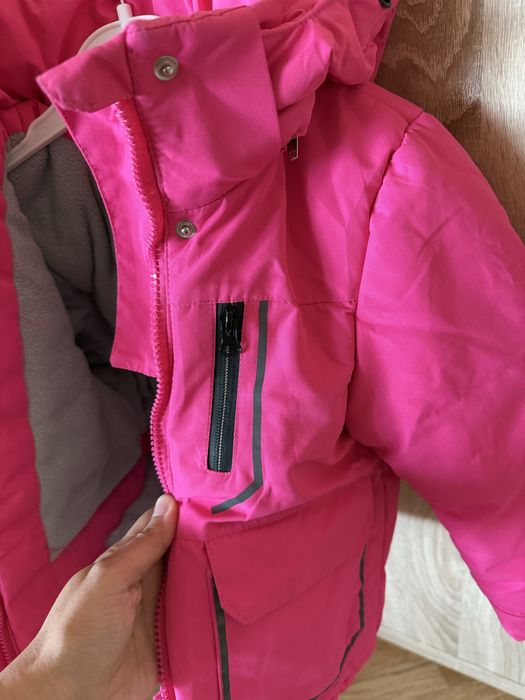 Продам зимнюю куртку на девочку