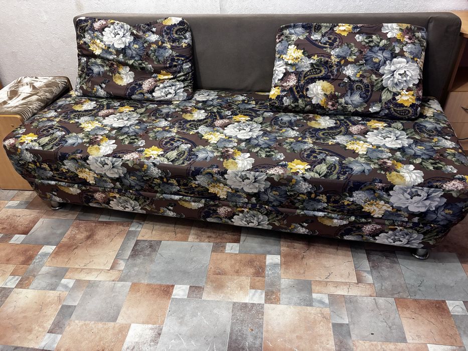 Отдам даром диван