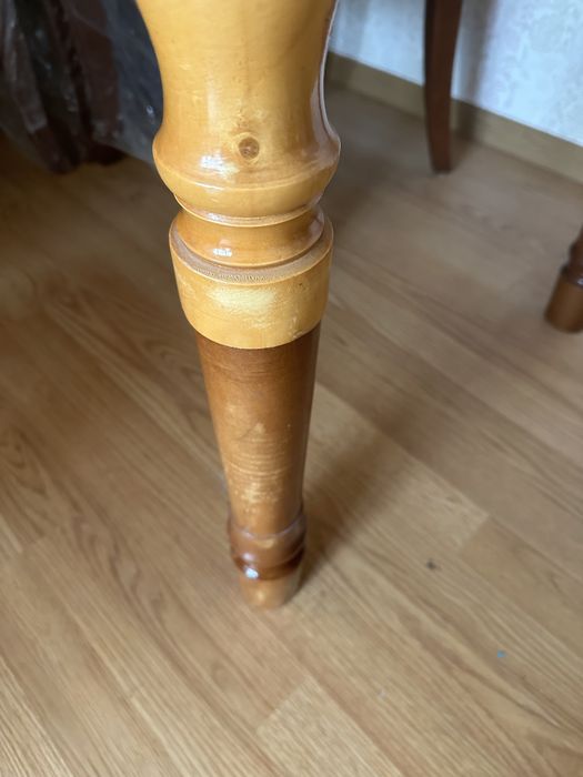 Стол обеденный и стулья