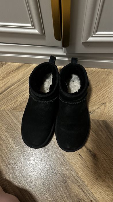 Ugg uri negre masura 38