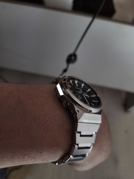 Продам Casio G-SHOCK GST B 1000