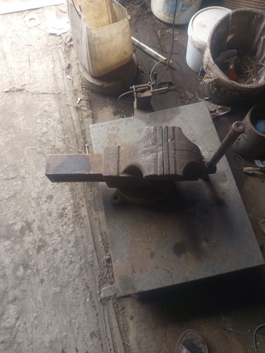 Продаются тиски .