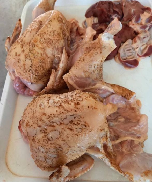 Pui albi de carne și găini albe de carne
