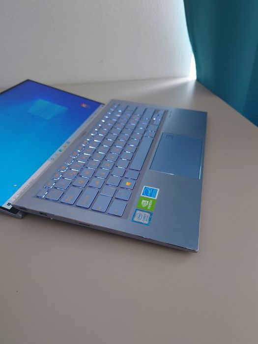 Asus Zenbook UX 392F • i7-8th gen• 16gb RAM • cu sticla de la Touch Screen Sparta/fisurata
