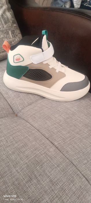 Кроссовки новые детские