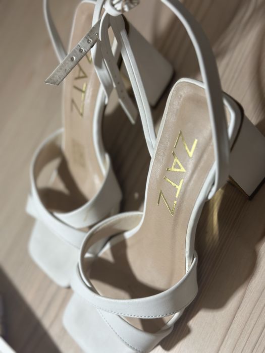 Каблуки с открытым носиком