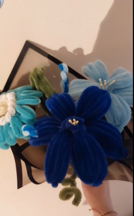 Buchet de flori-din sârmă plușată